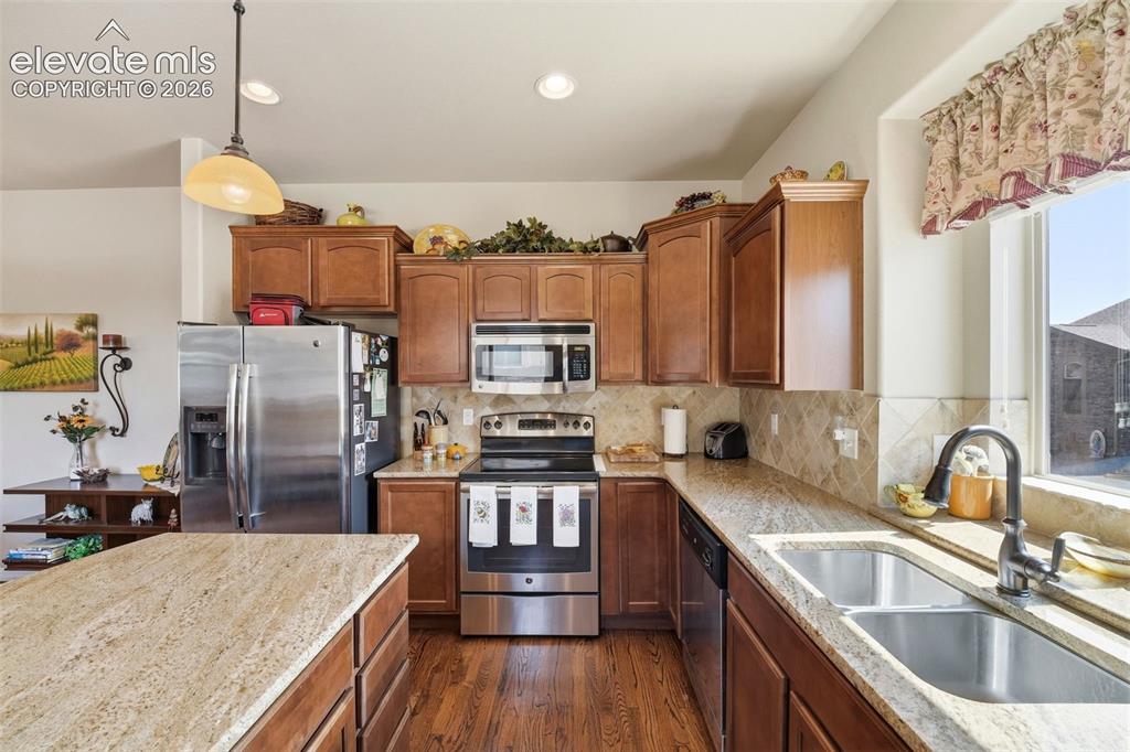 Image 9 of 37: Kitchen