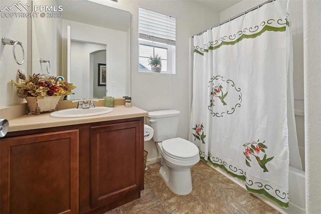 Image 22 of 39: Bathroom