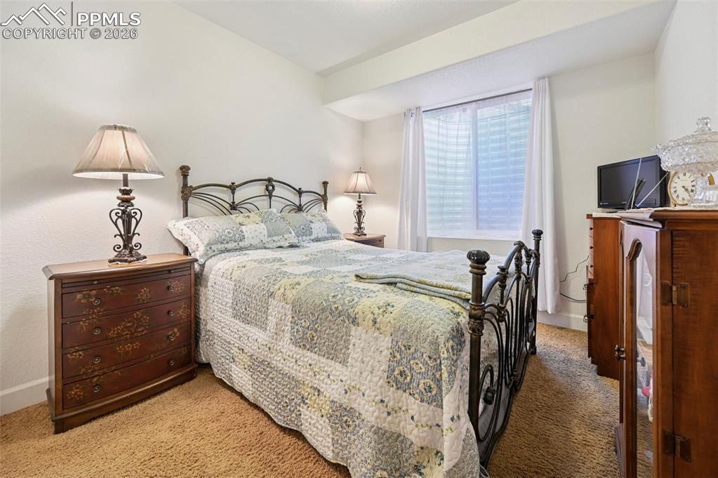 Image 31 of 39: Bedroom