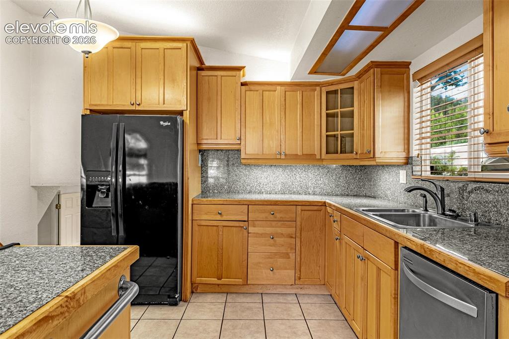 Image 10 of 48: Kitchen