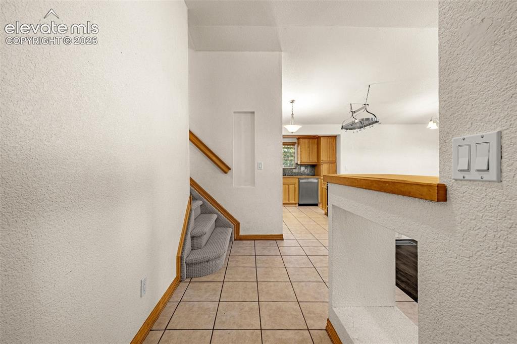 Image 11 of 48: Entry