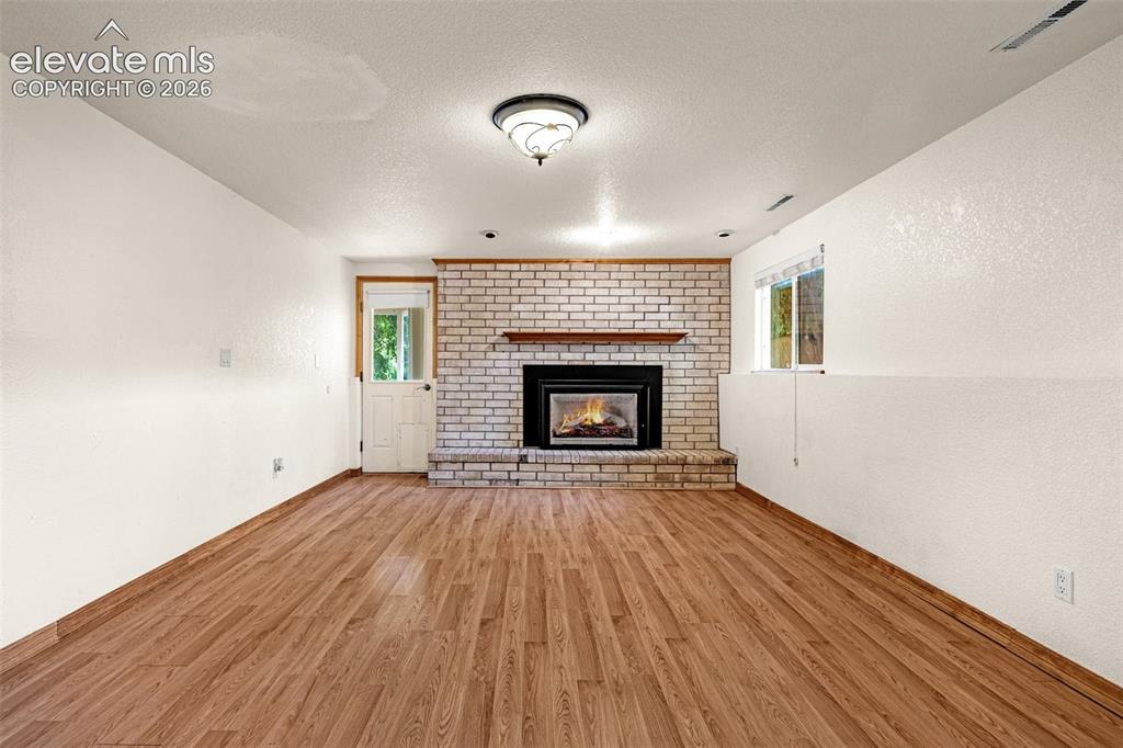 Image 23 of 48: Family Room