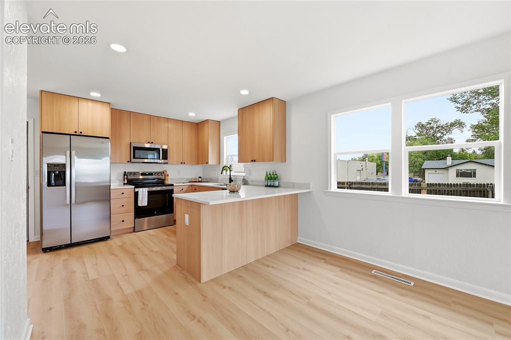 Image 7 of 30: Kitchen