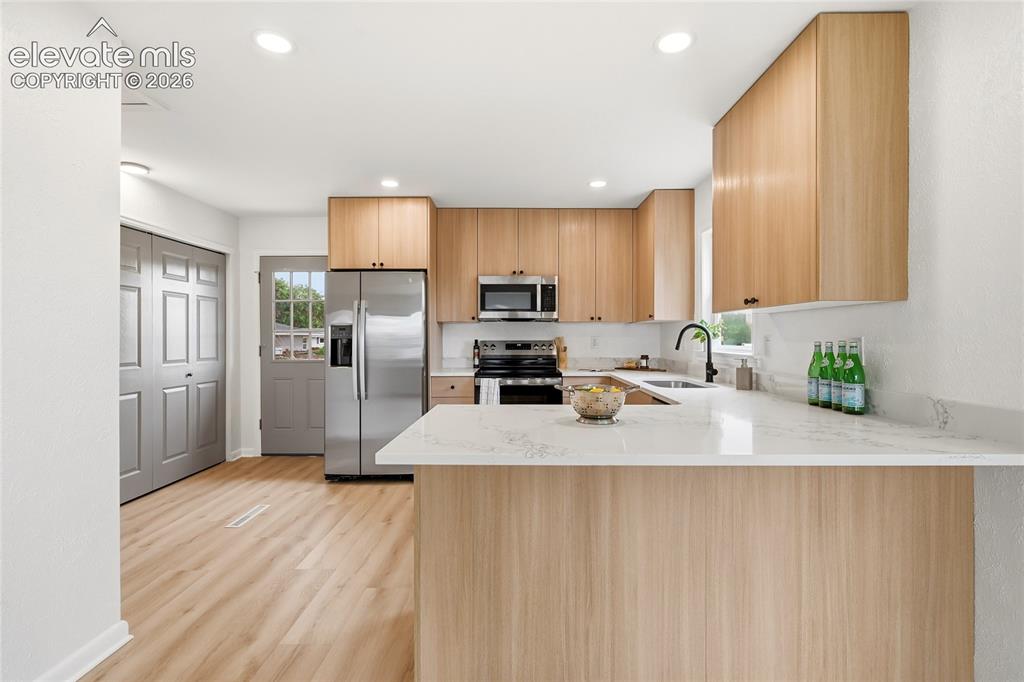 Image 8 of 30: Kitchen