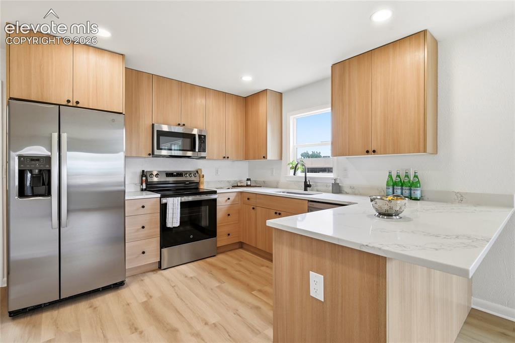 Image 9 of 30: Kitchen