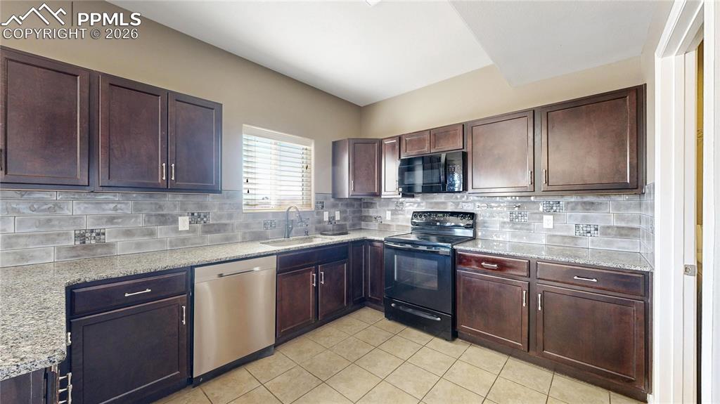 Image 10 of 46: Kitchen