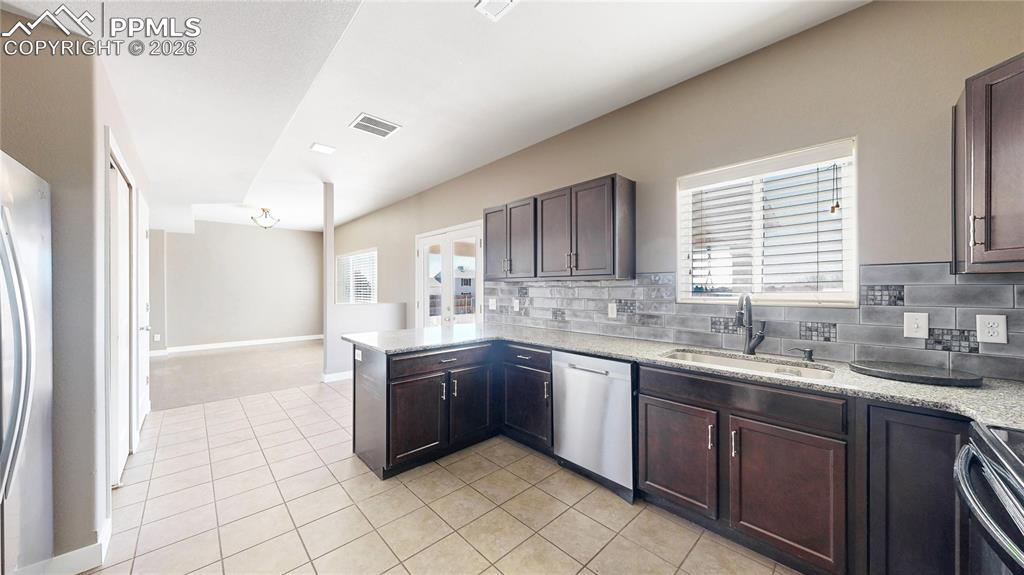 Image 11 of 46: Kitchen