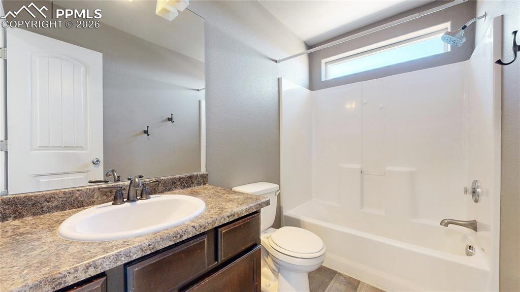 Image 23 of 46: Bathroom