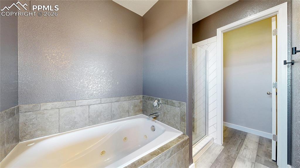 Image 28 of 46: Bathroom