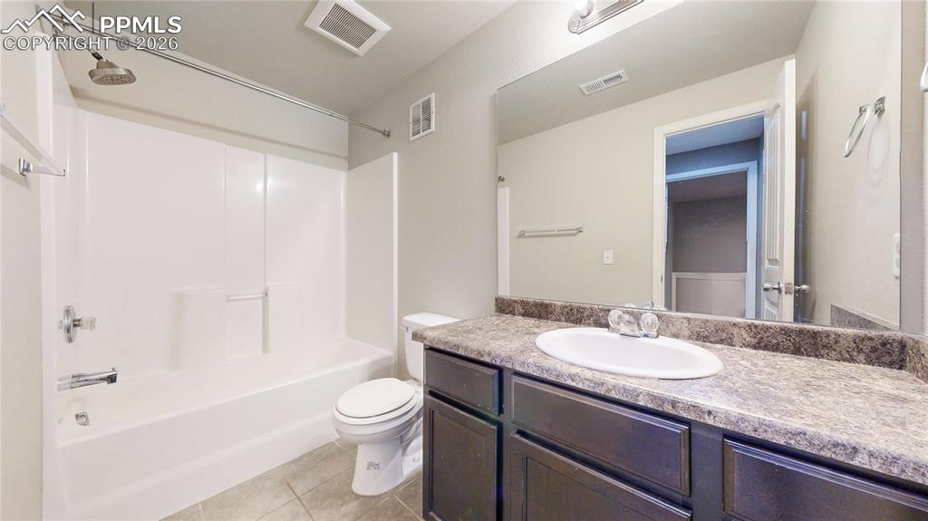 Image 35 of 46: Bathroom