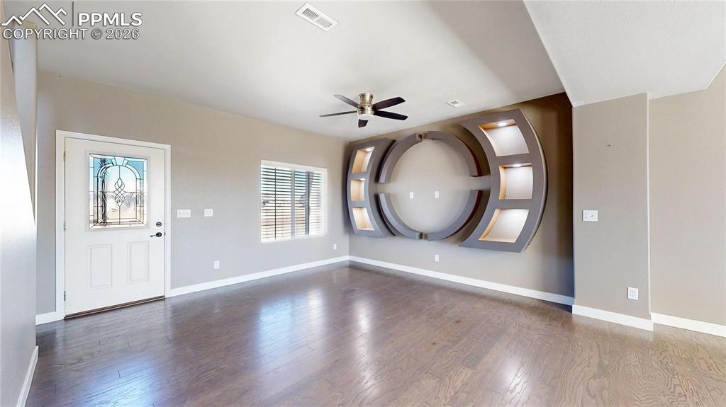 Image 4 of 46: Entry