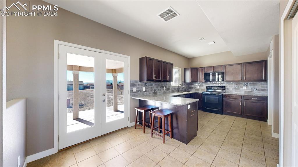 Image 8 of 46: Kitchen