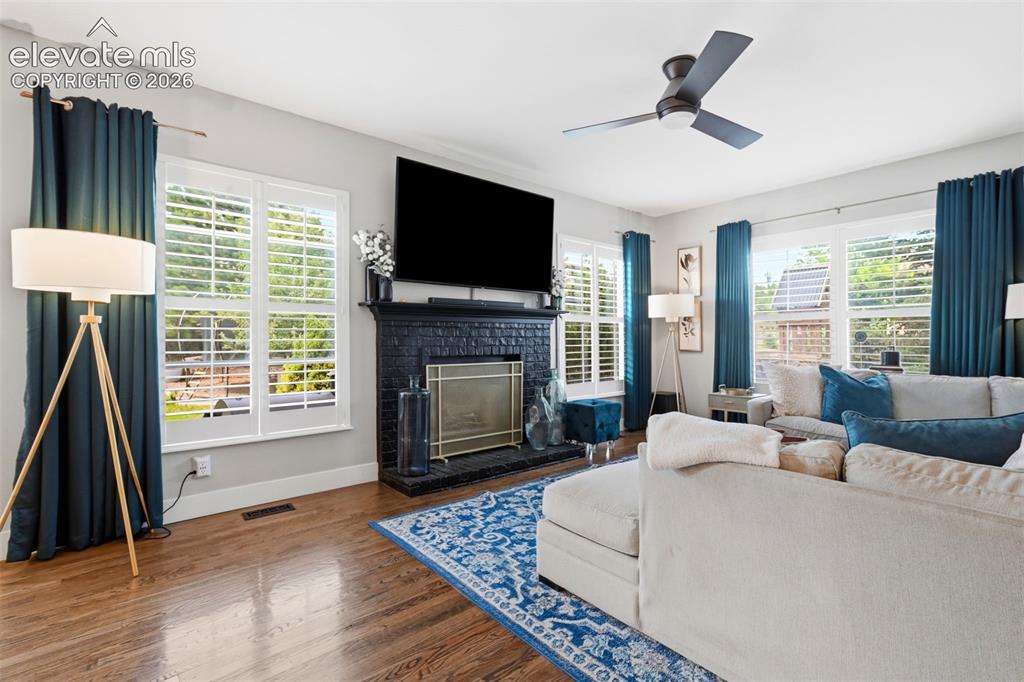 Image 16 of 42: Living Room