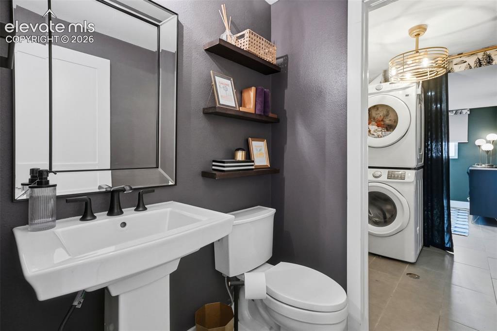 Image 19 of 42: Bathroom