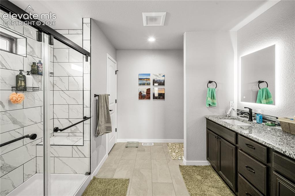 Image 11 of 21: Bathroom