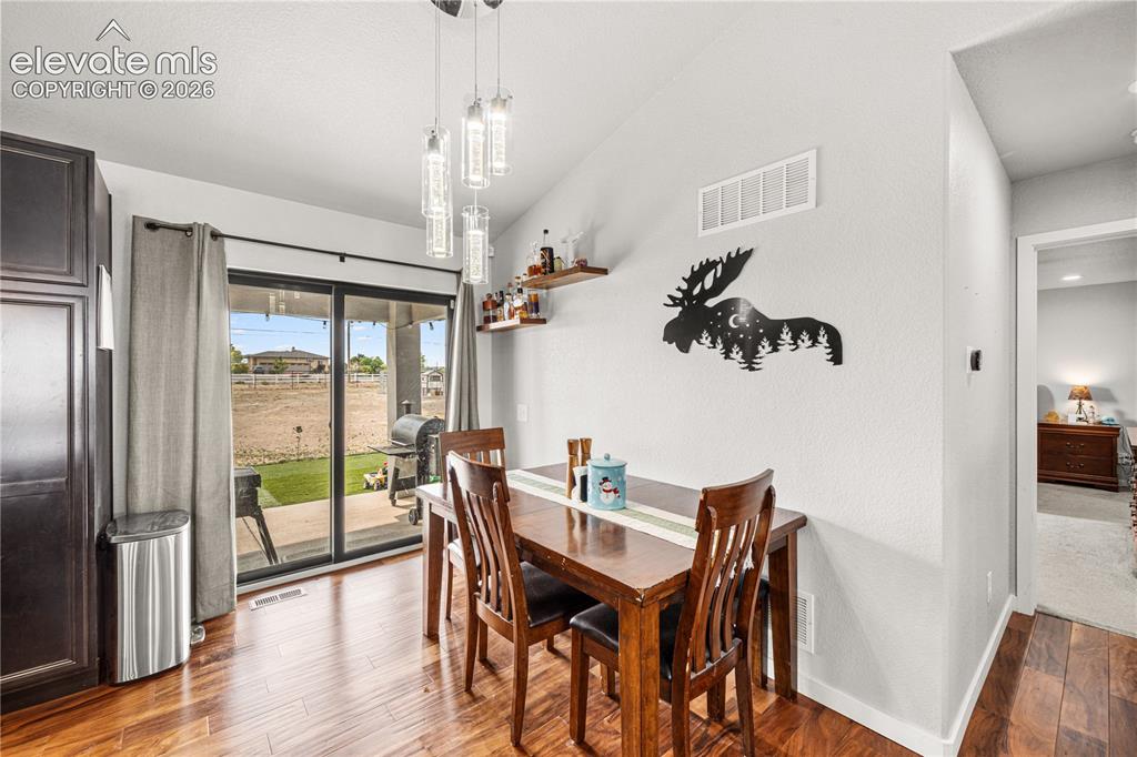 Image 6 of 21: Dining Area
