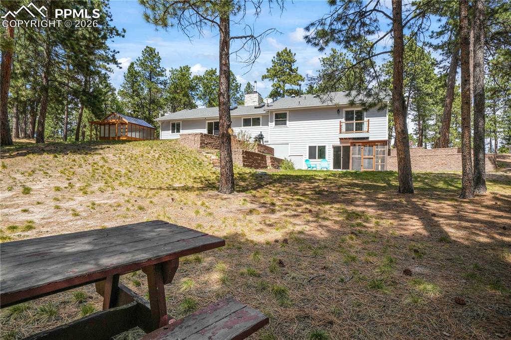 Image 39 of 50: Back of home