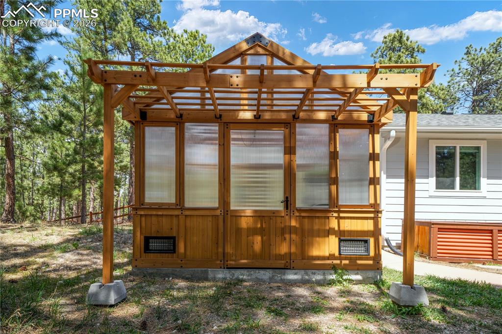 Image 44 of 50: Greenhouse with electricity (40amps) and water