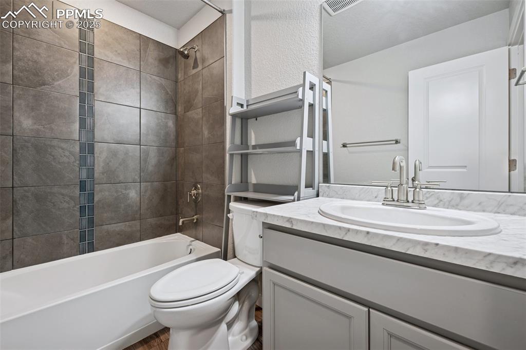 Image 15 of 38: Bathroom