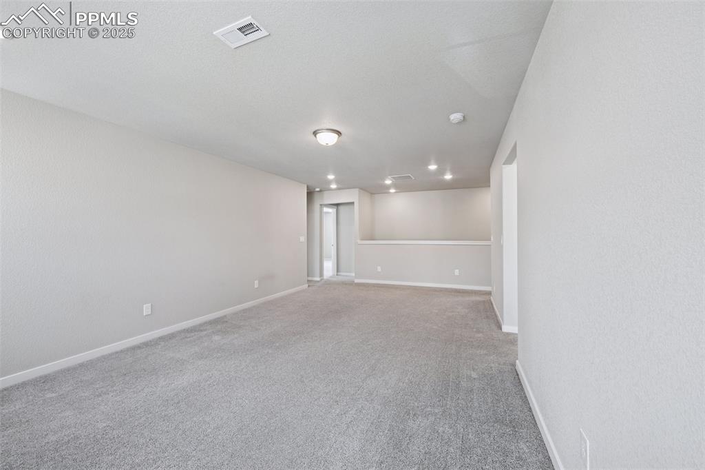 Image 29 of 38: Great Room