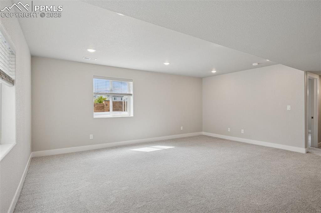 Image 31 of 38: Great Room