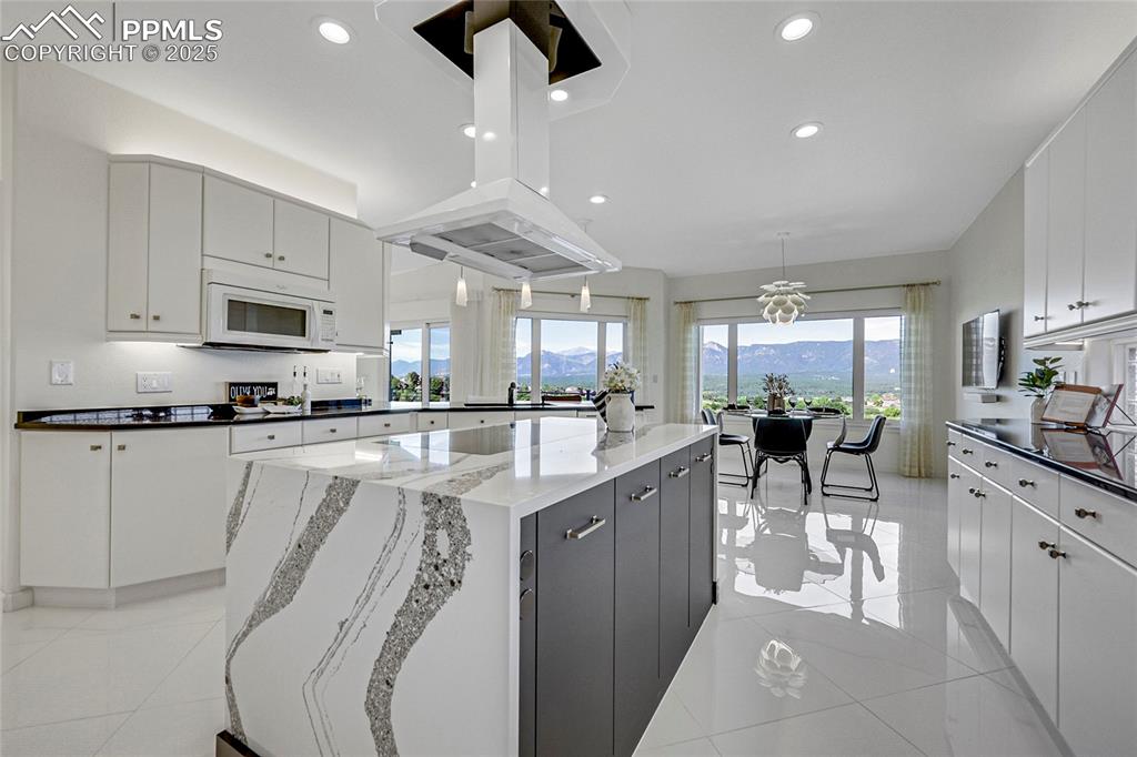 Image 14 of 48: Cambria Quartz - Induction Island