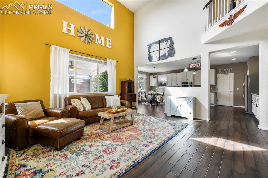 Image 12 of 50: Dining Area