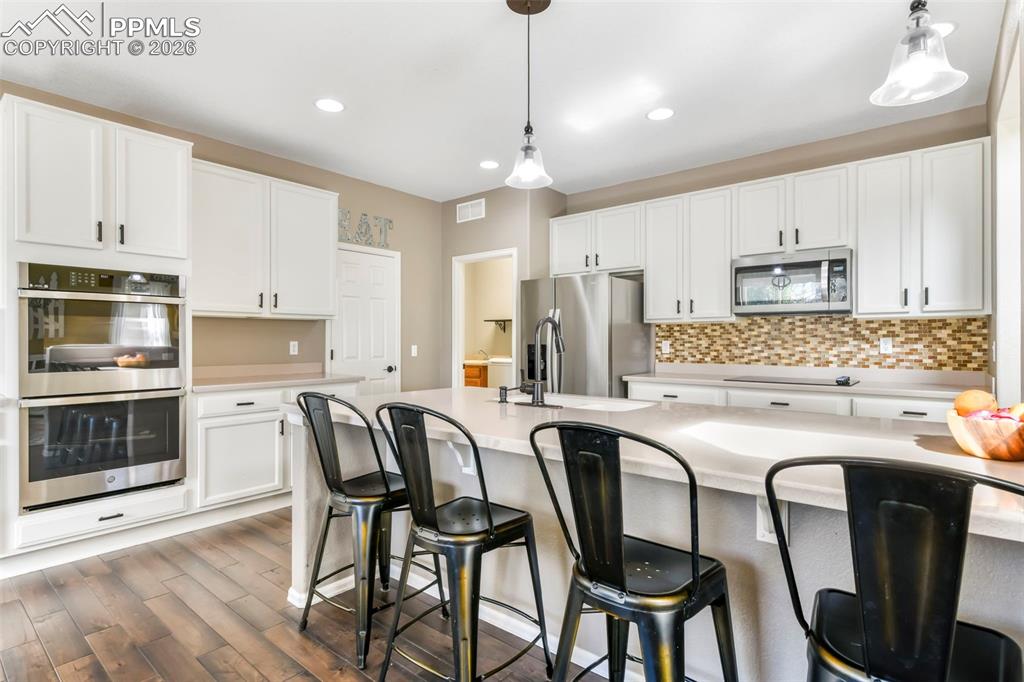 Image 14 of 50: Living Room