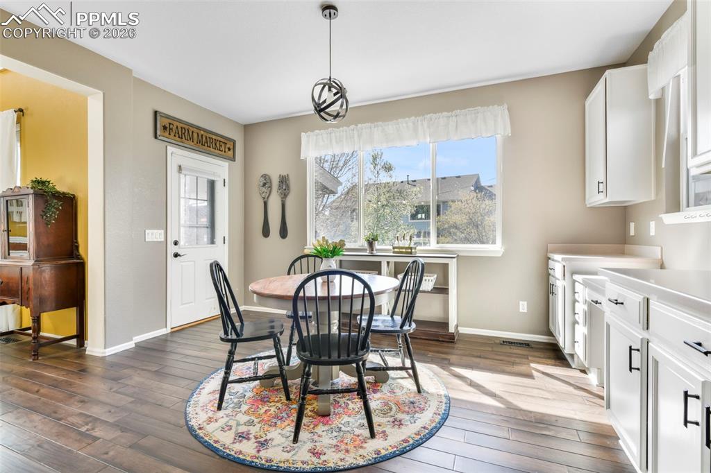 Image 16 of 50: Living Room