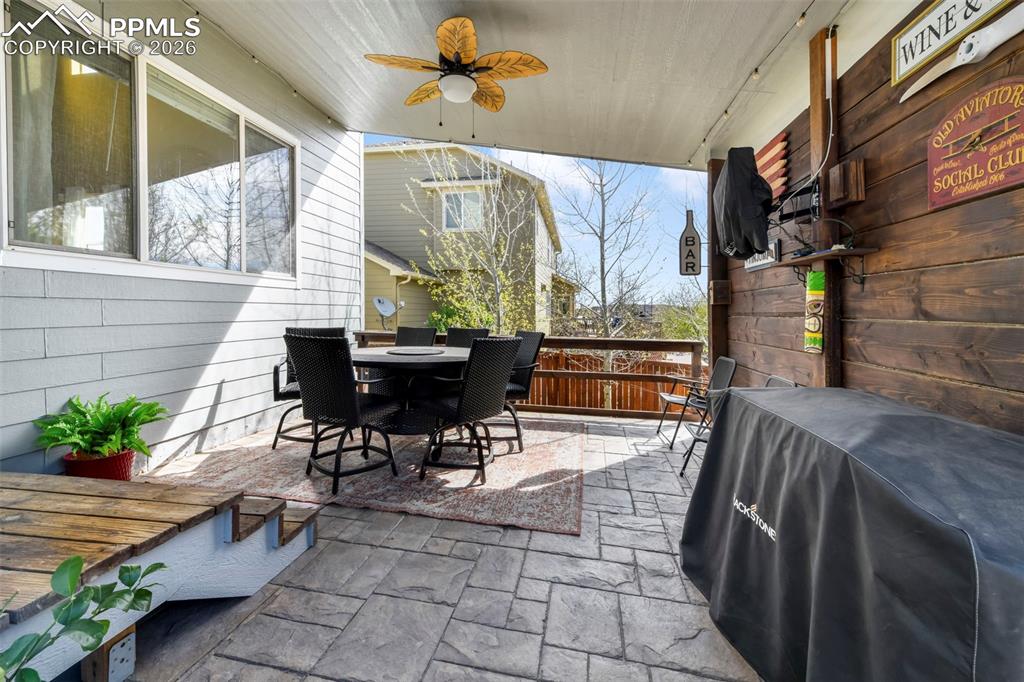 Image 17 of 50: Kitchen