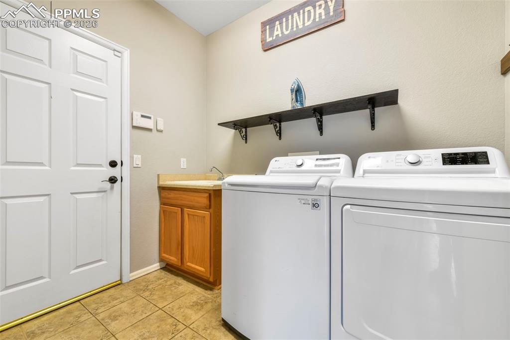 Image 20 of 50: Dining Area