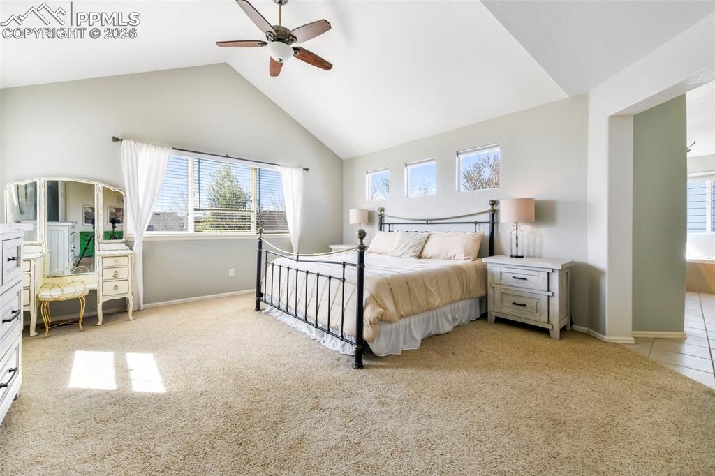 Image 24 of 50: Laundry