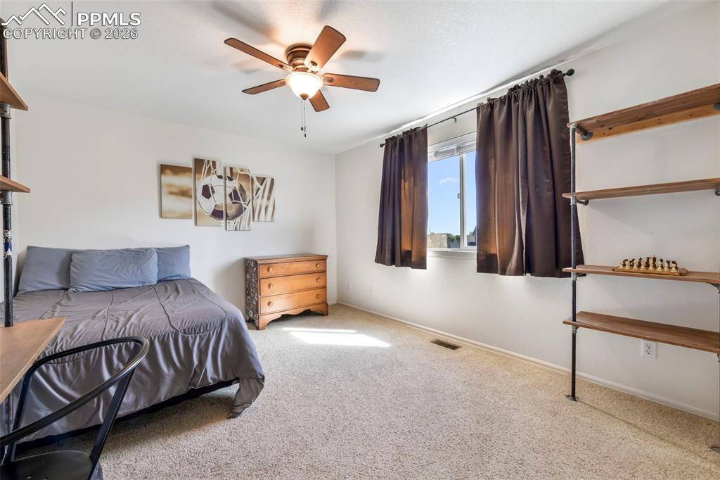 Image 27 of 50: Bedroom