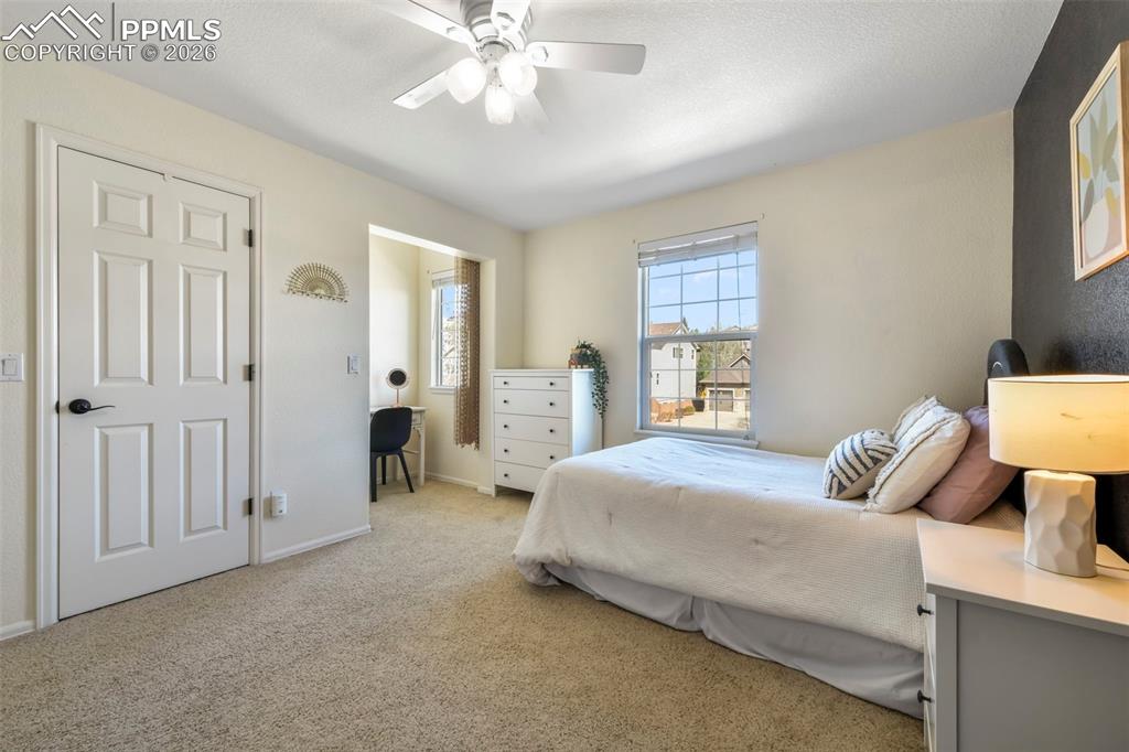 Image 31 of 50: Bedroom