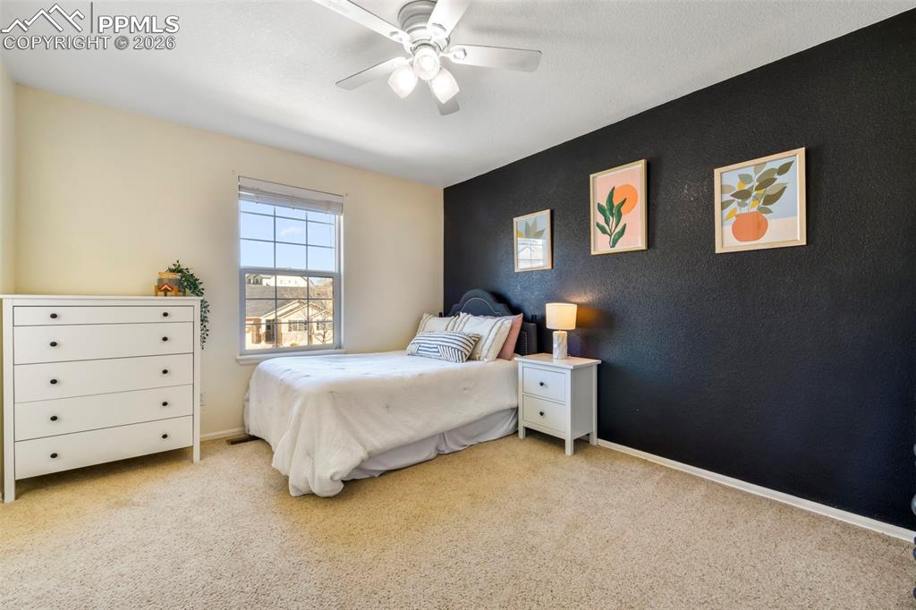 Image 32 of 50: Bedroom