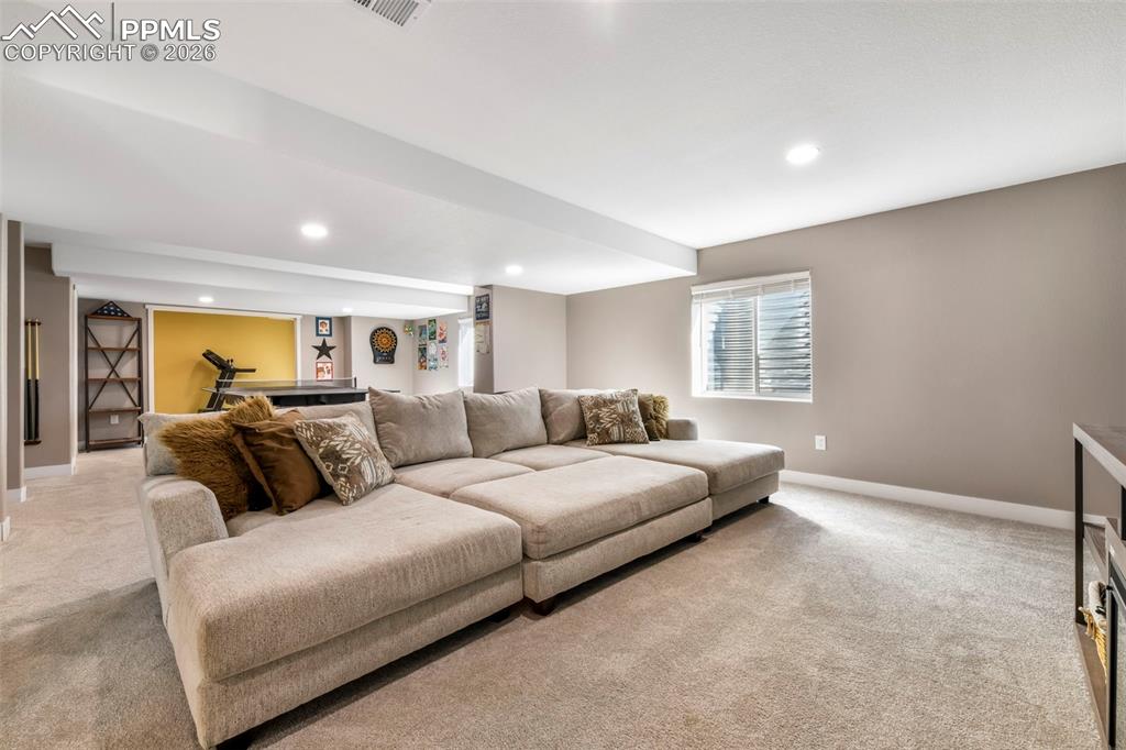 Image 35 of 50: Bedroom