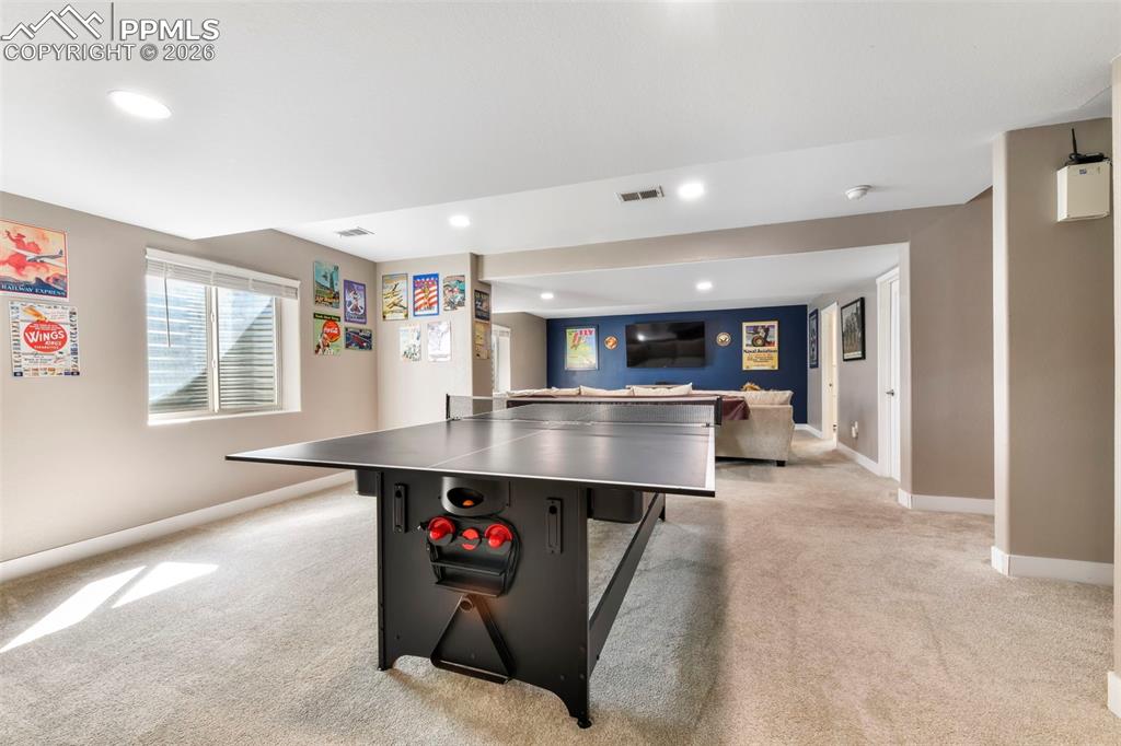 Image 36 of 50: Bedroom