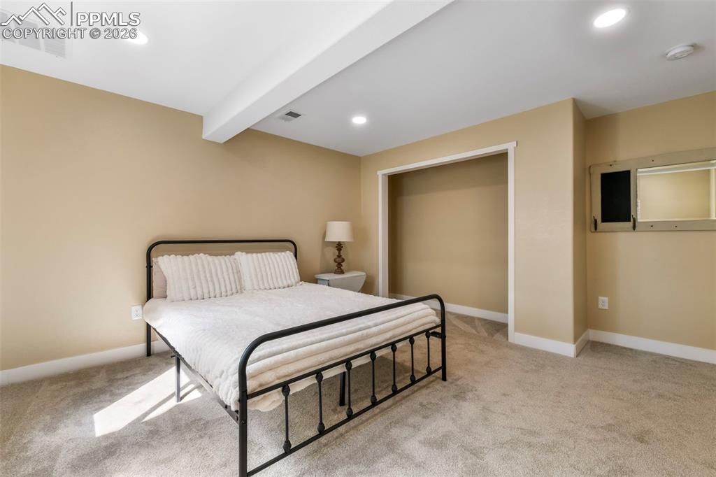 Image 39 of 50: Living Room