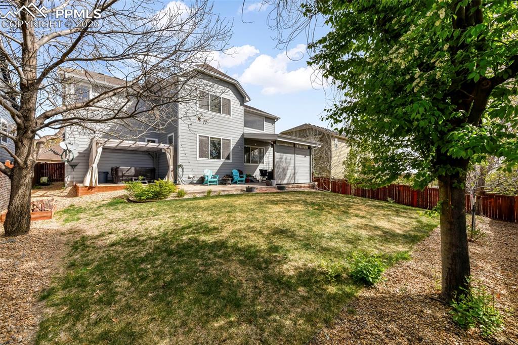 Image 43 of 50: Bedroom