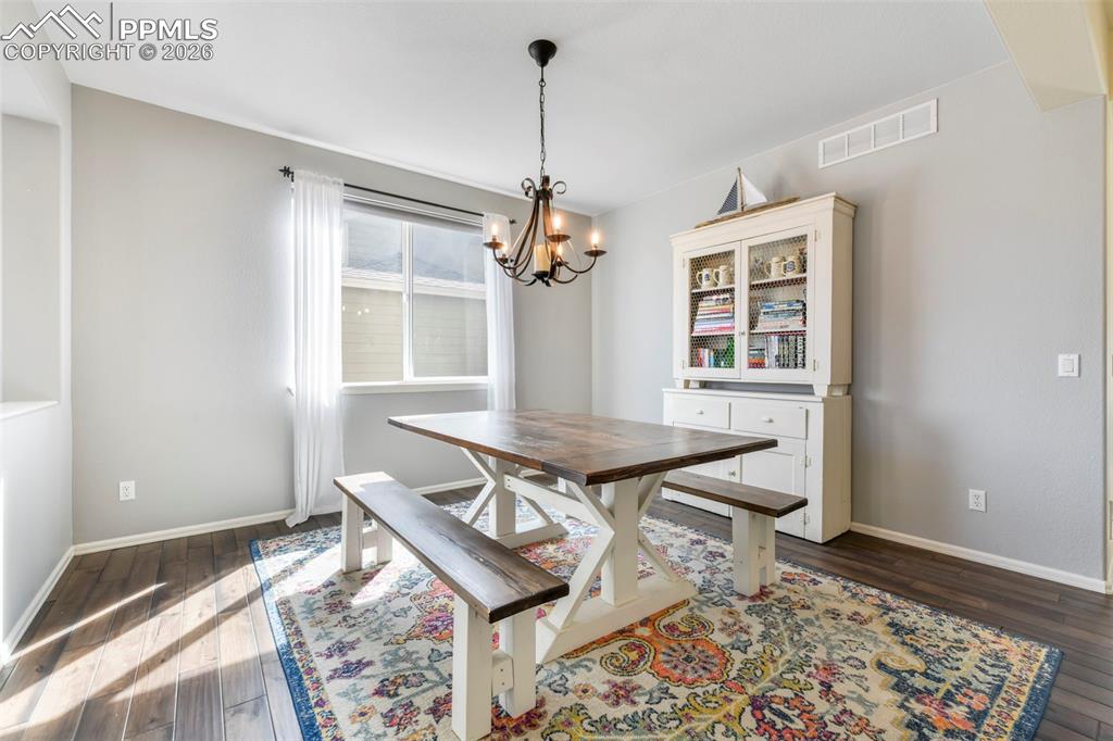 Image 8 of 50: Sitting Room