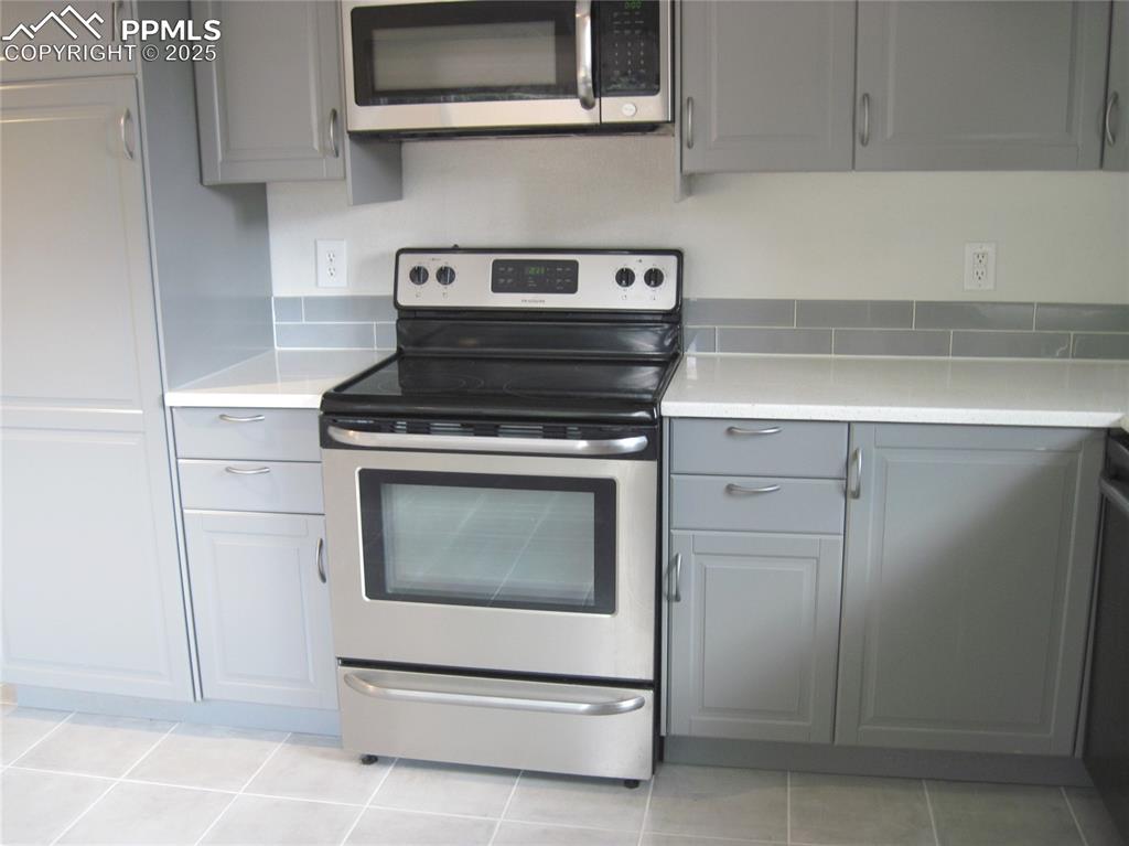 Image 10 of 44: Kitchen