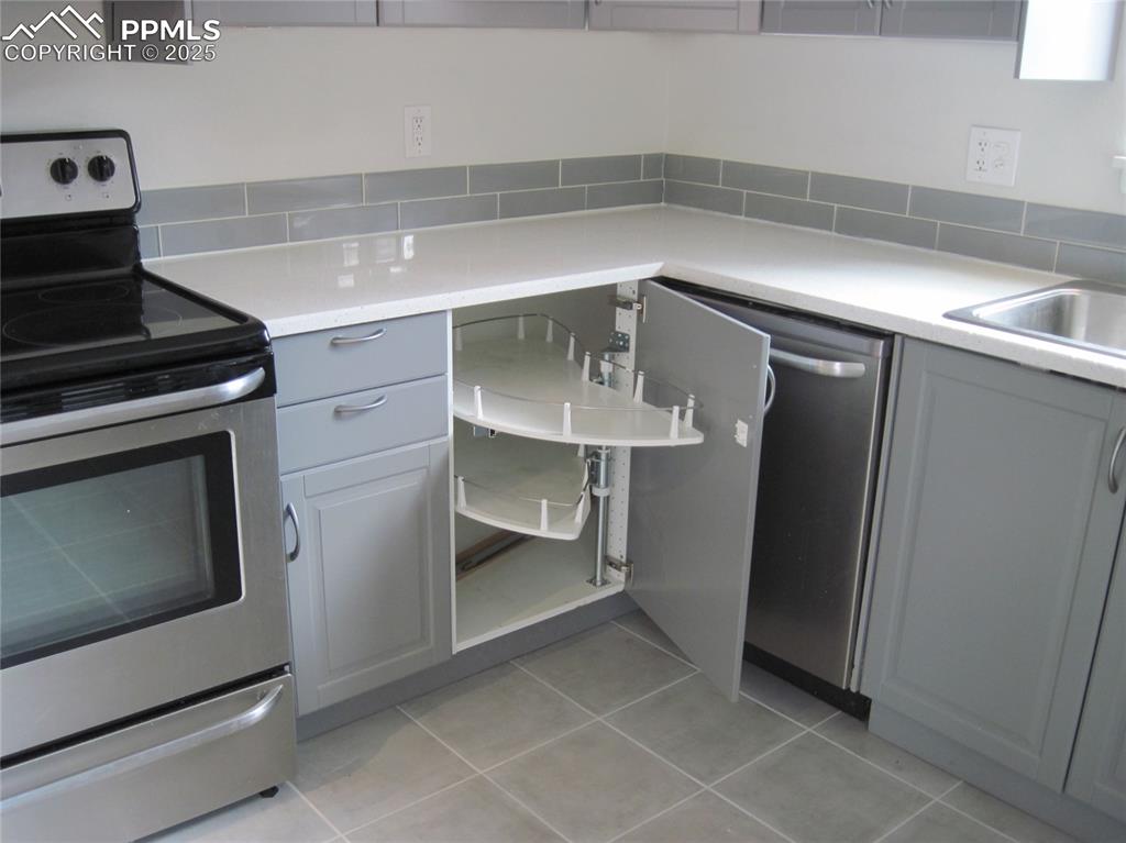 Image 11 of 44: Kitchen