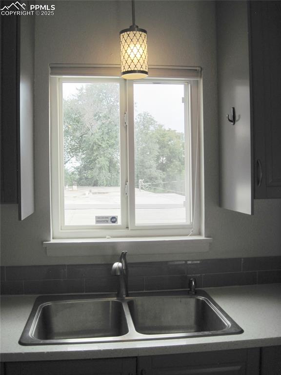 Image 12 of 44: Kitchen