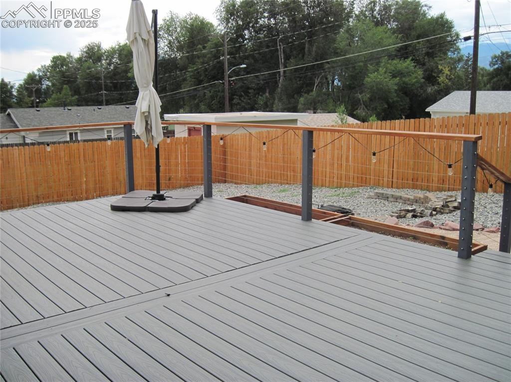 Image 33 of 44: Deck