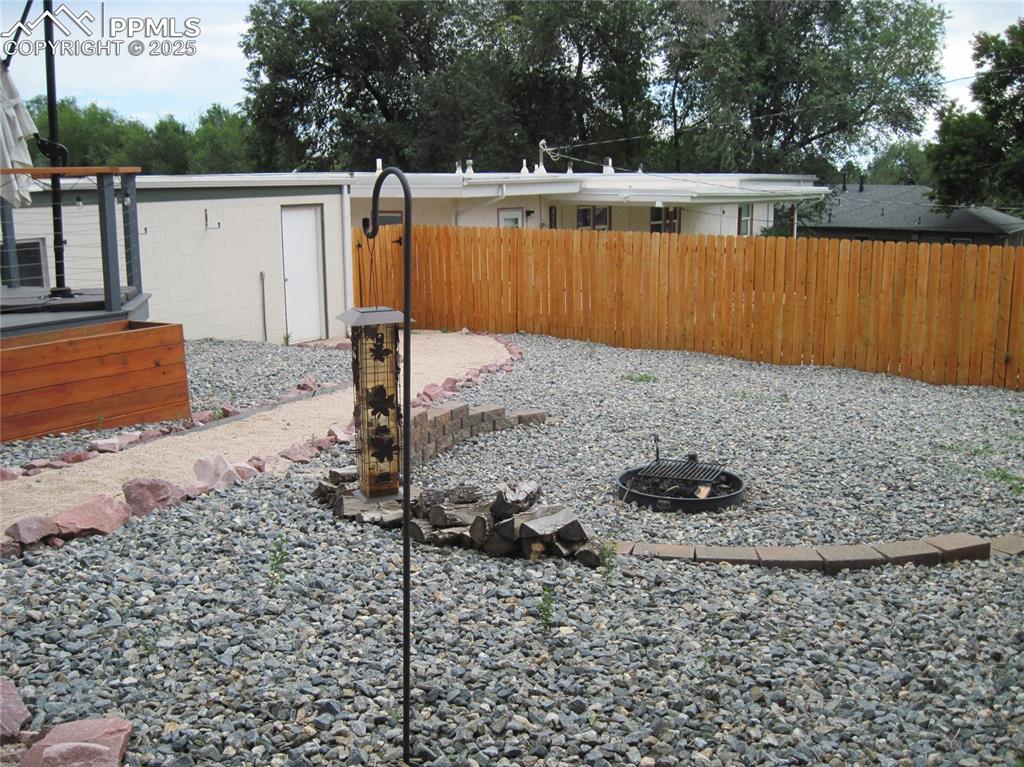 Image 38 of 44: Yard