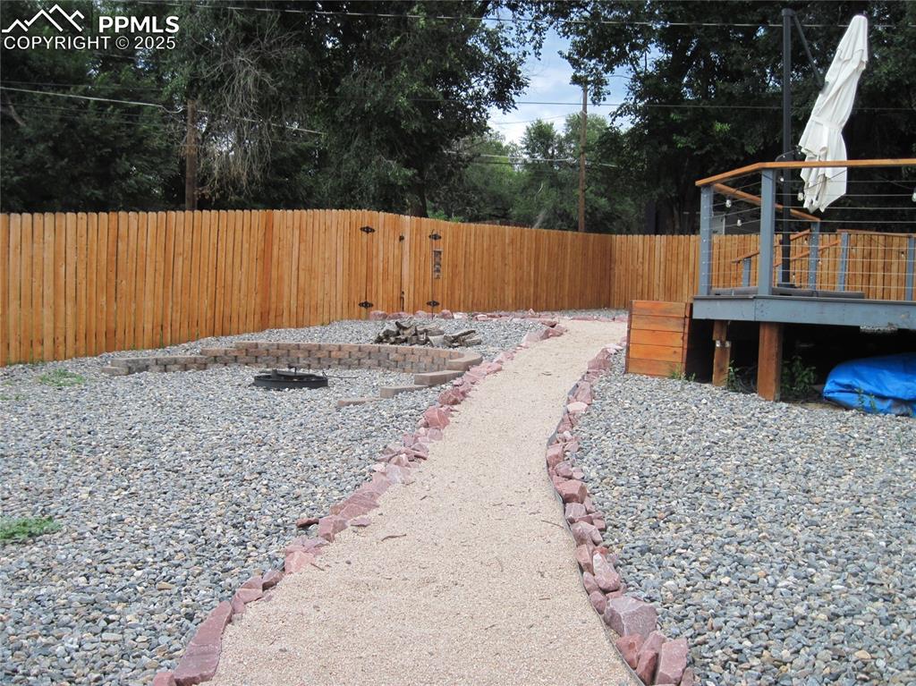 Image 39 of 44: Yard