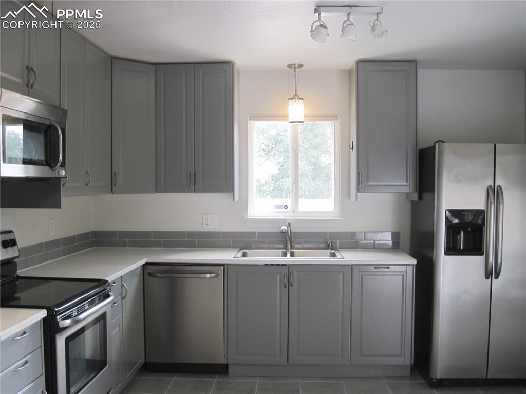 Image 7 of 44: Kitchen