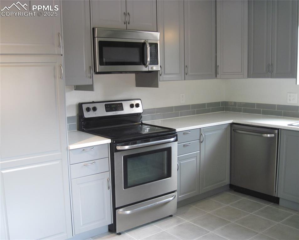 Image 9 of 44: Kitchen