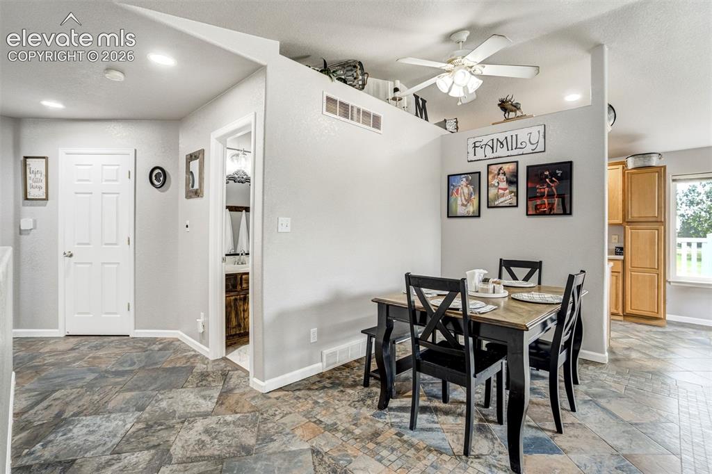 Image 19 of 50: Dining Area