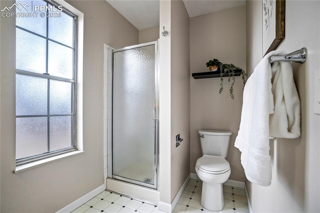 Image 14 of 31: Bathroom
